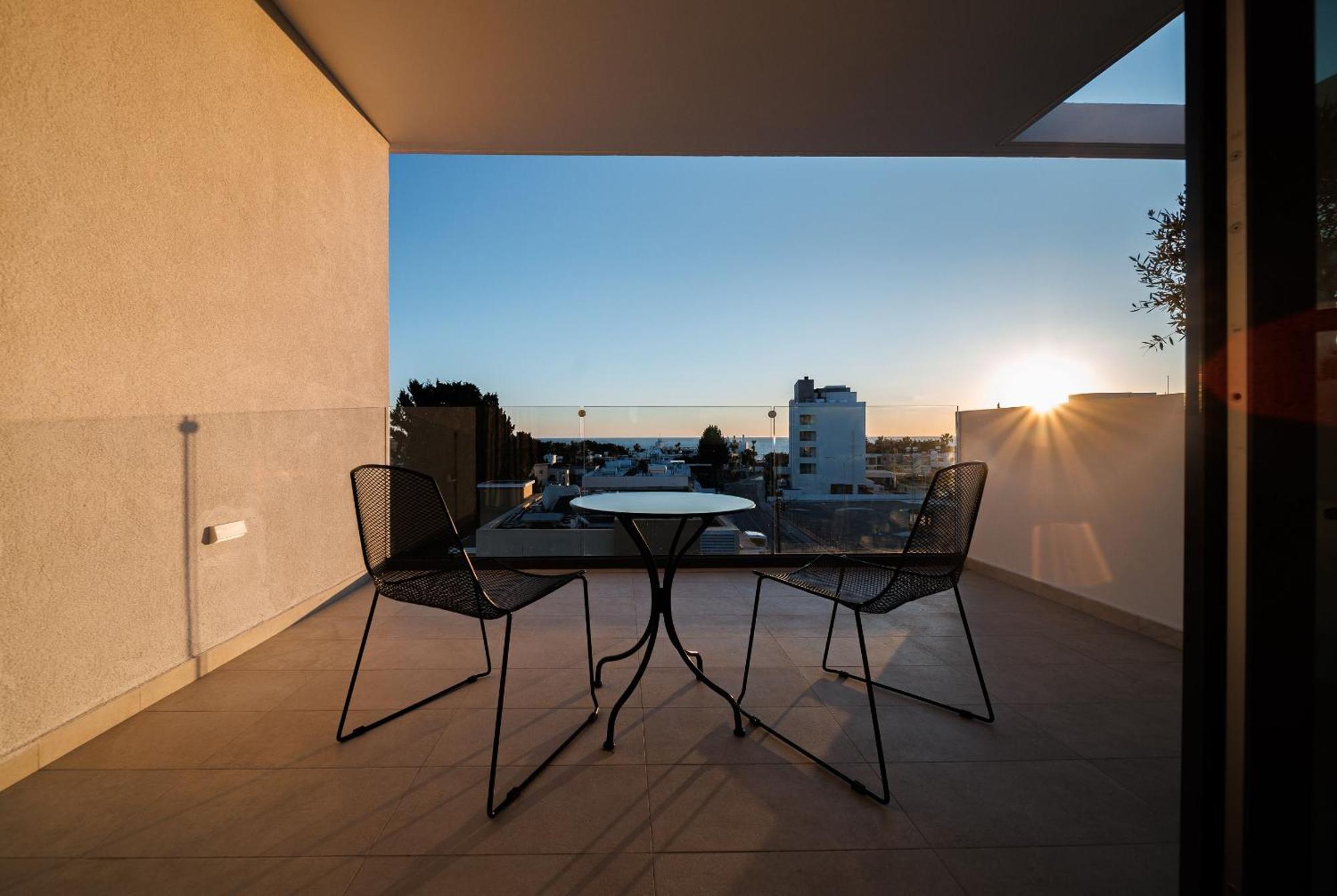 Regency Boutique Hotel Holiday Suites Paphos Esterno foto